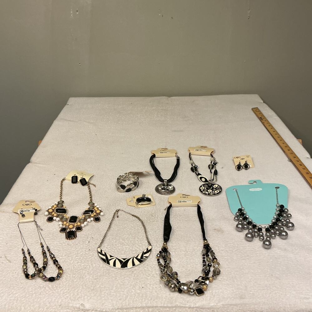 Lot Of Black N White N Clear Stone Jewelry Bracelet Necklaces Earrings NWT,3493